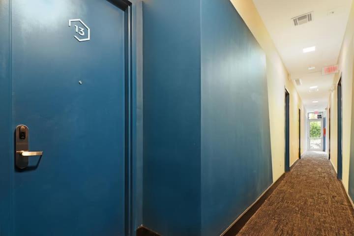 Aerie Apartments Miami Room photo
