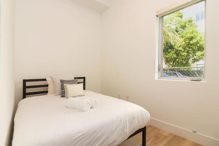 Aerie Apartments Miami Room photo
